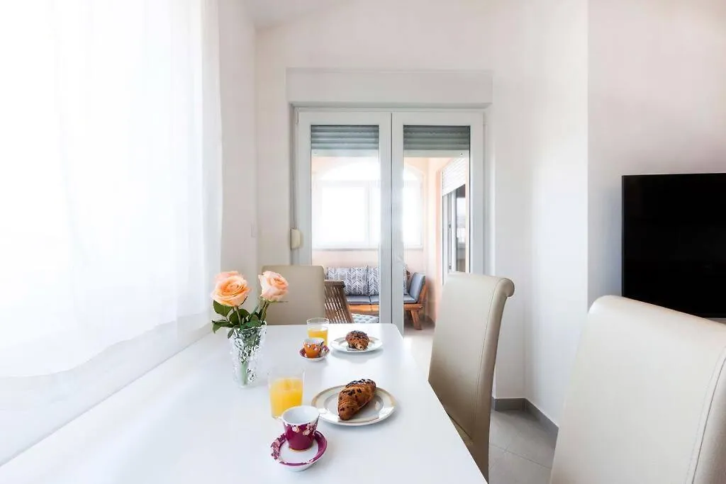 Cozy Apartment With Private Parking Medolino 0*,