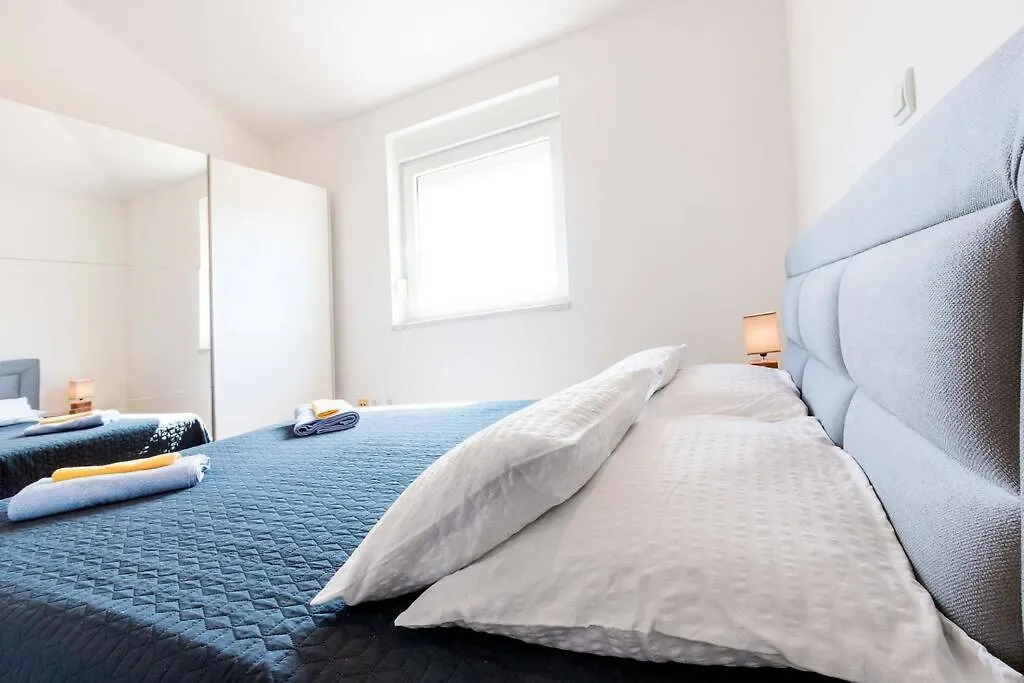 Cozy Apartment With Private Parking Medolino 0*,  Croazia