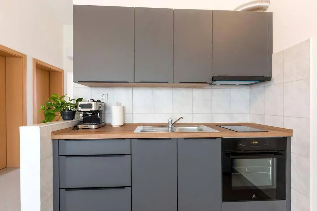 Cozy Apartment With Private Parking Medolino